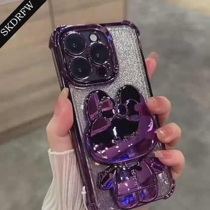 Modelul actualizat prezintă un carcasă antișoc cu patru colțuri, un suport pentru oglindă de machiaj cu iepure, un brățar cu mărgele Bling-Bling, hârtie cu sclipici și un carcasă de telefon luxos cu un protector de lentilă, potrivit pentru telefoanele fo