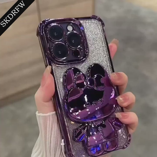 Modelul actualizat prezintă un carcasă antișoc cu patru colțuri, un suport pentru oglindă de machiaj cu iepure, un brățar cu mărgele Bling-Bling, hârtie cu sclipici și un carcasă de telefon luxos cu un protector de lentilă, potrivit pentru telefoanele fo